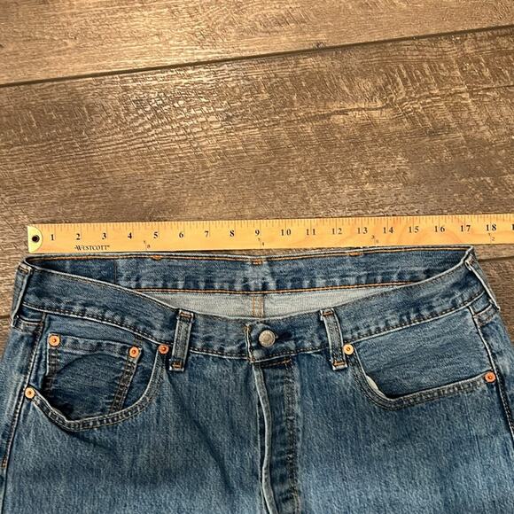 Levi's Men's 501 Original Fit Jean Medium Stonewash Size 38x34 - Picture 5 of 9